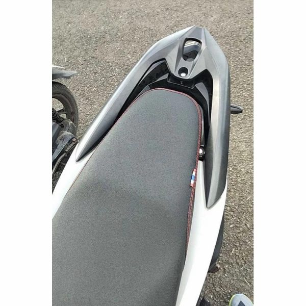Cover Jok Motor Polos Anti Cakaran Kucing – Praktis Langsung Pasang!