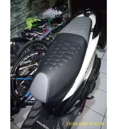 Sarung kulit Cover Jok Variasi NMAX PCX AEROX Vario beat mio Xride scoopy (model tawon) STAPLES