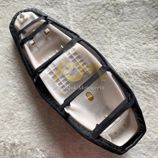 Sarung Cover Jok Motor PCX Pakai Karet (Langsung Pasang Tanpa Staples)