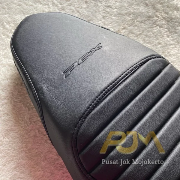 Sarung Cover Jok Motor PCX Pakai Karet (Langsung Pasang Tanpa Staples)