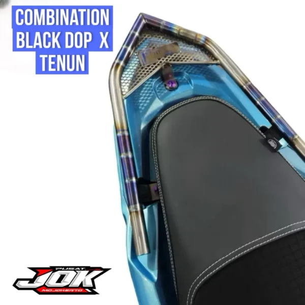 Kulit Jok Motor Carbon 4D X Motif Tenun – Premium Anti Slip & Stylish Sporty