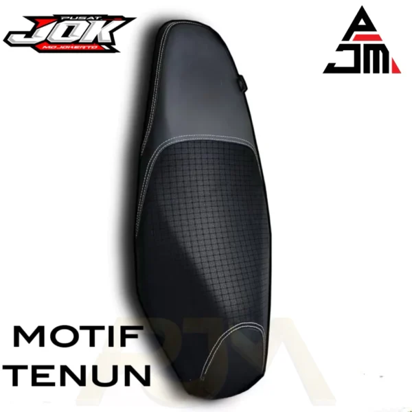 Kulit Jok Motor Carbon 4D X Motif Tenun – Premium Anti Slip & Stylish Sporty
